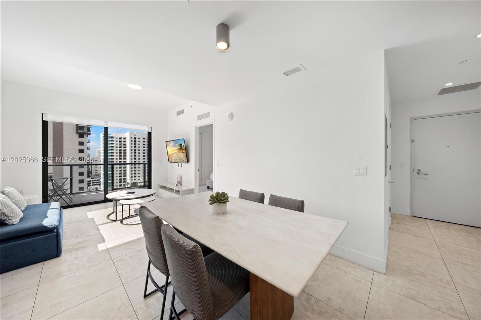239 SW 9th St # 1701, Miami, FL 33130 photo 6
