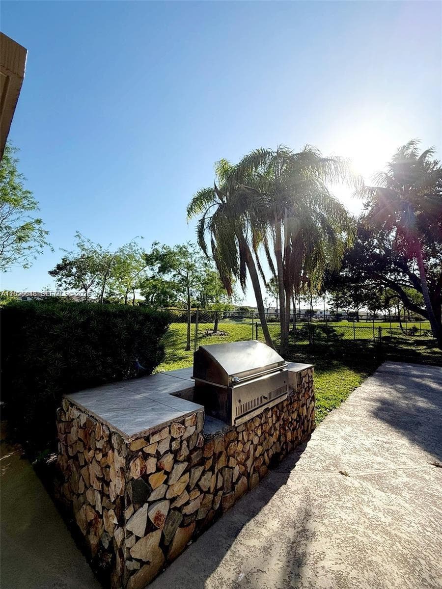800 NE 195th St # 720, Miami, FL 33179 photo 8