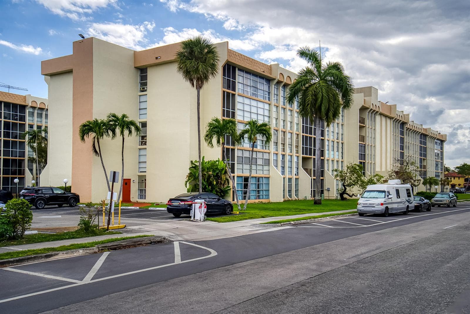 2000 Atlantic Shores Boulevard # 410, Hallandale Beach, FL 33009 photo 6