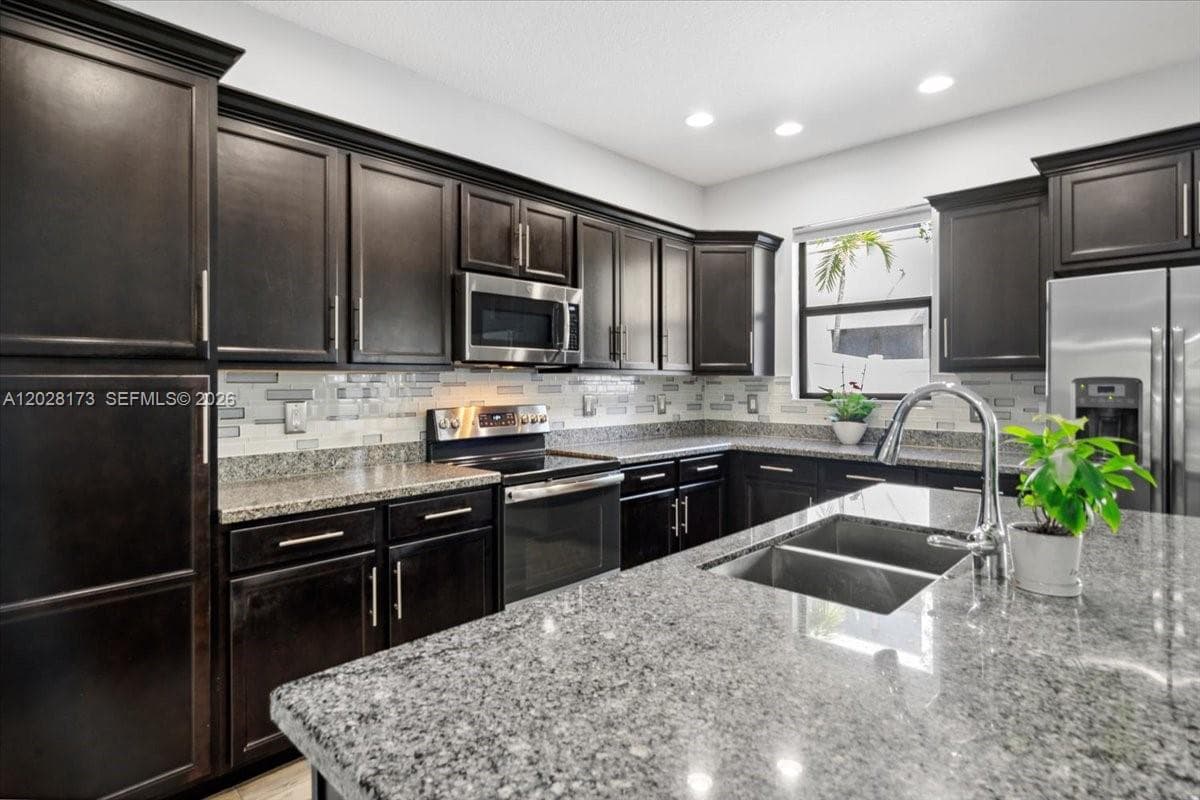 20975 NW 1st Ct, Pembroke Pines, FL 33029 photo 7