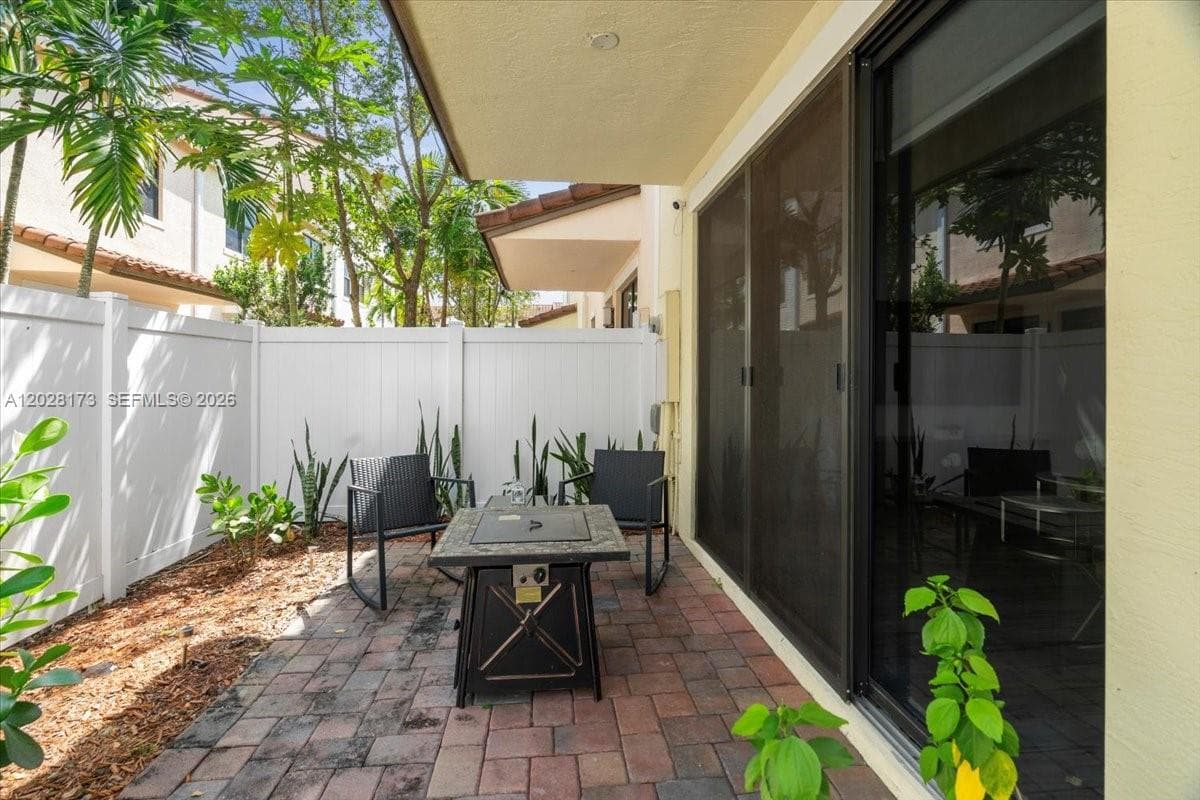 20975 NW 1st Ct, Pembroke Pines, FL 33029 photo 11
