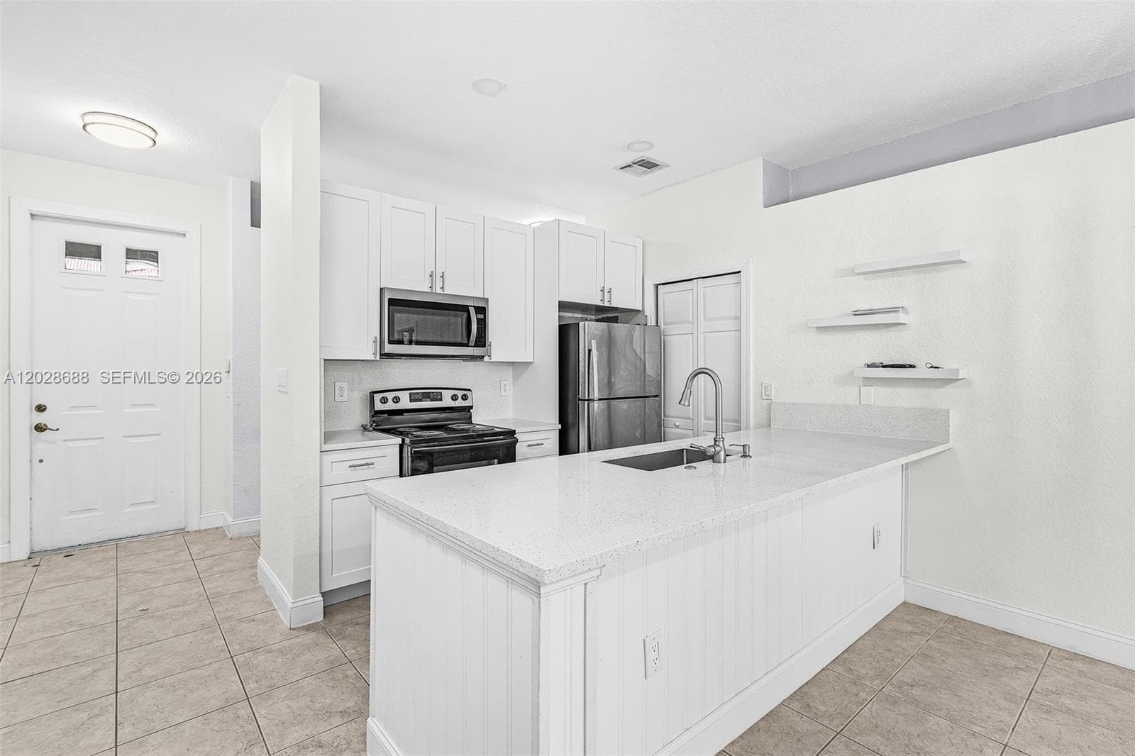 7542 Bristol Cir, Naples, FL 34120 photo 4