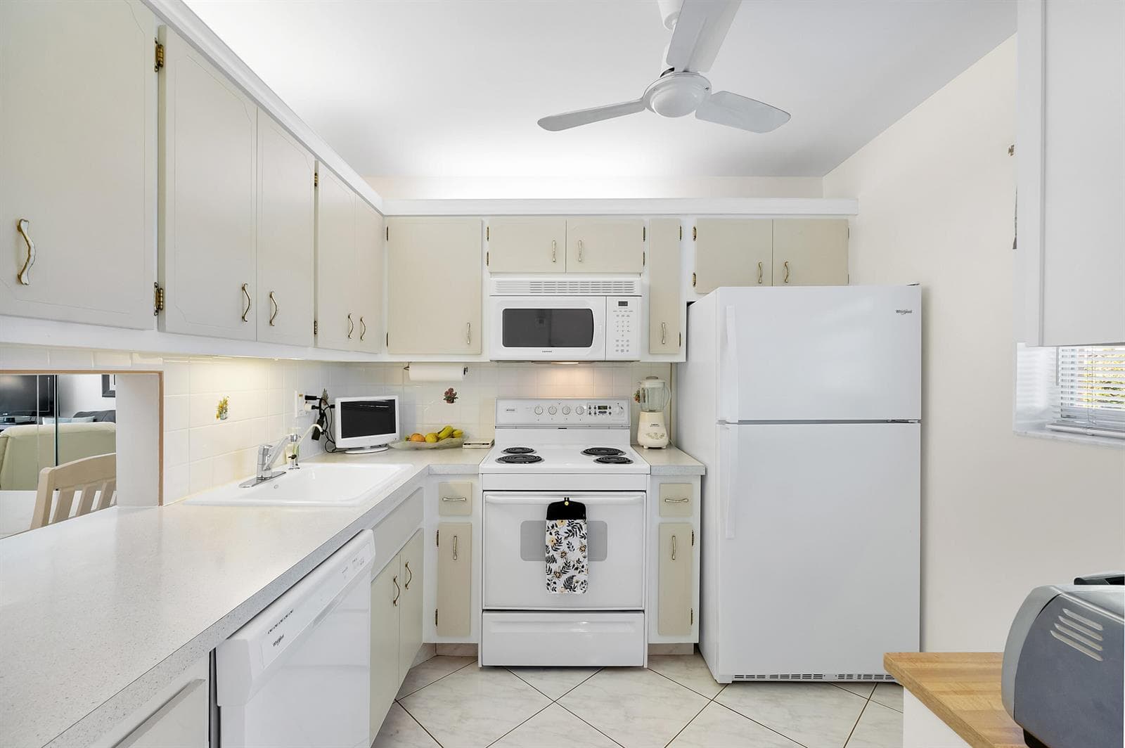 2900 NW 47th Terrace # 304b, Lauderdale Lakes, FL 33313 photo 7
