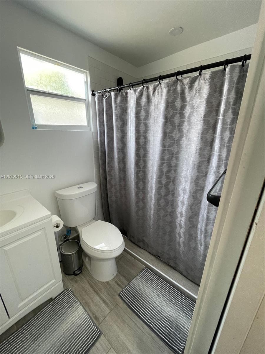 170 NE 60th St # EFFICENCY, Oakland Park, FL 33334 photo 13