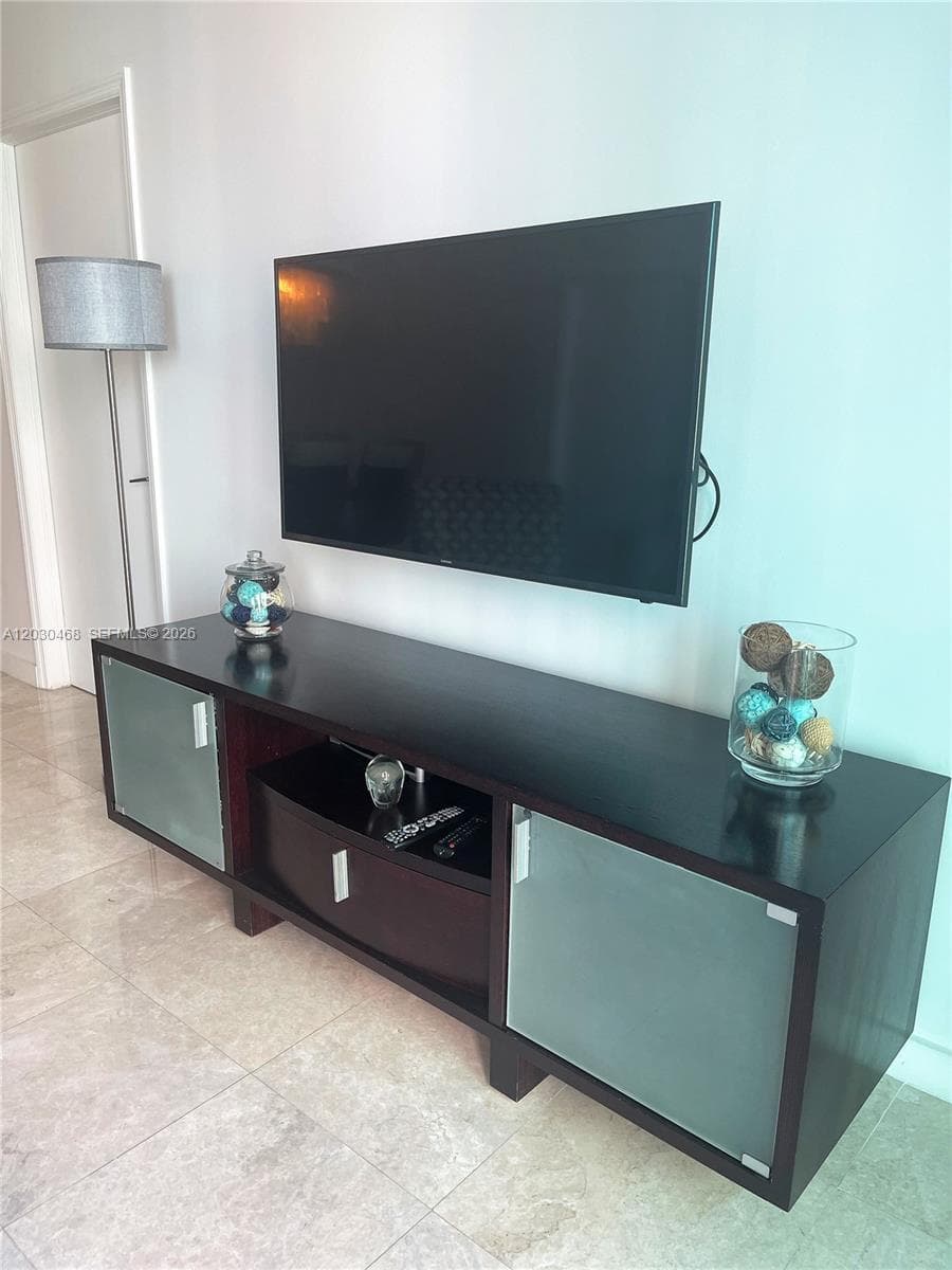 500 Brickell Ave # 3105, Miami, FL 33131 photo 8