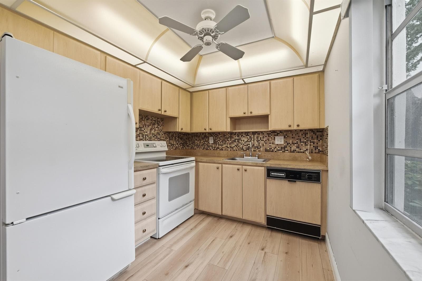 442 Normandy J, Delray Beach, FL 33484 photo 12