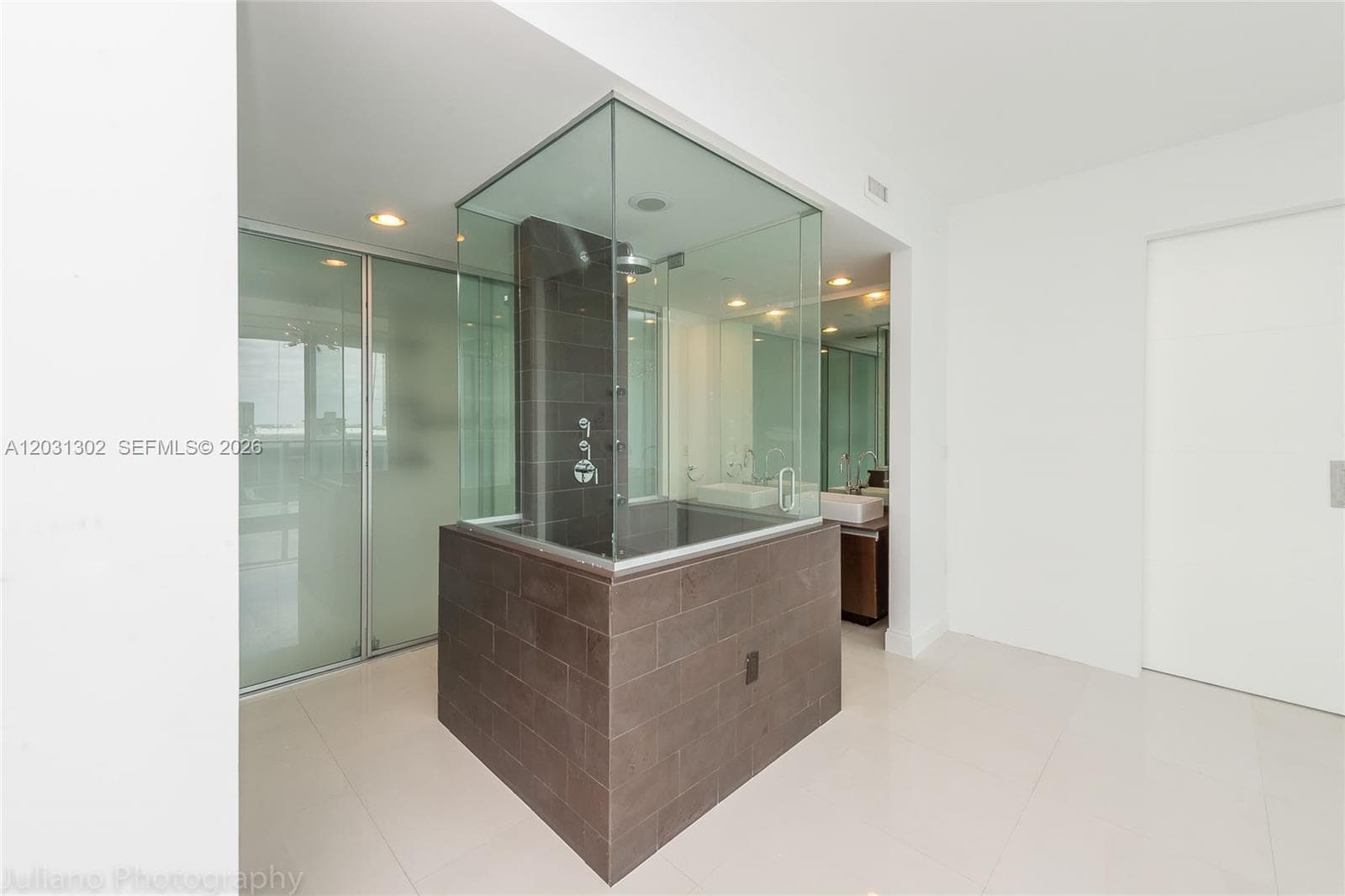 1040 Biscayne Blvd # 1205, Miami, FL 33132 photo 11