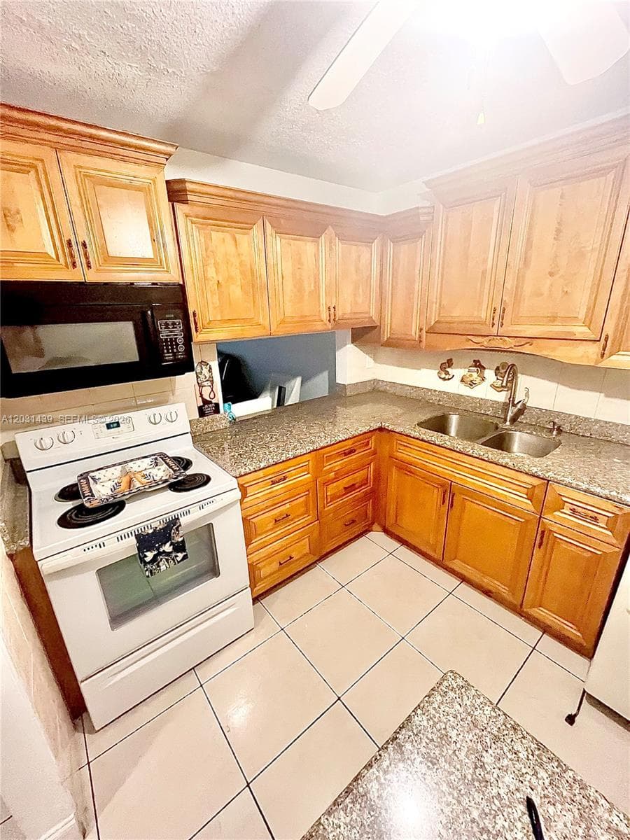 2581 N Garden Dr N # 203, Lake Worth, FL 33461 photo 7