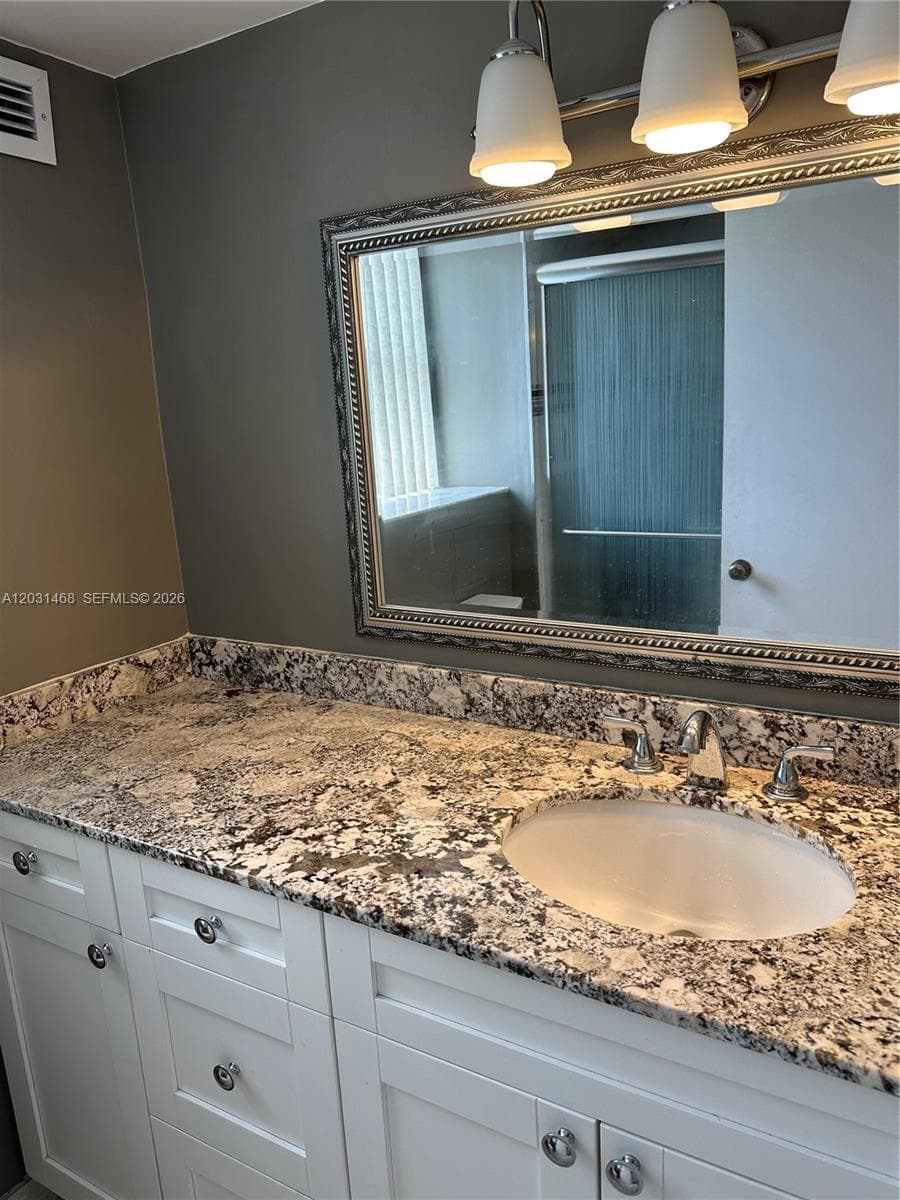 6039 Collins Ave # 728, Miami Beach, FL 33140 photo 9