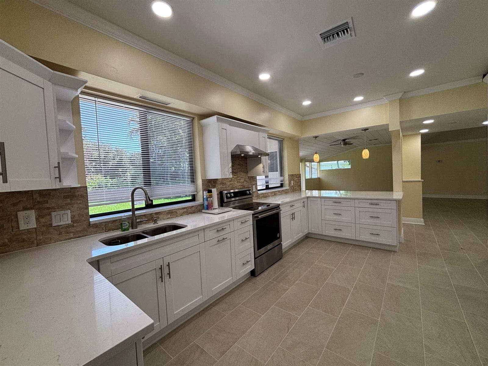 135 E Ilex Drive, Lake Park, FL 33403 photo 10