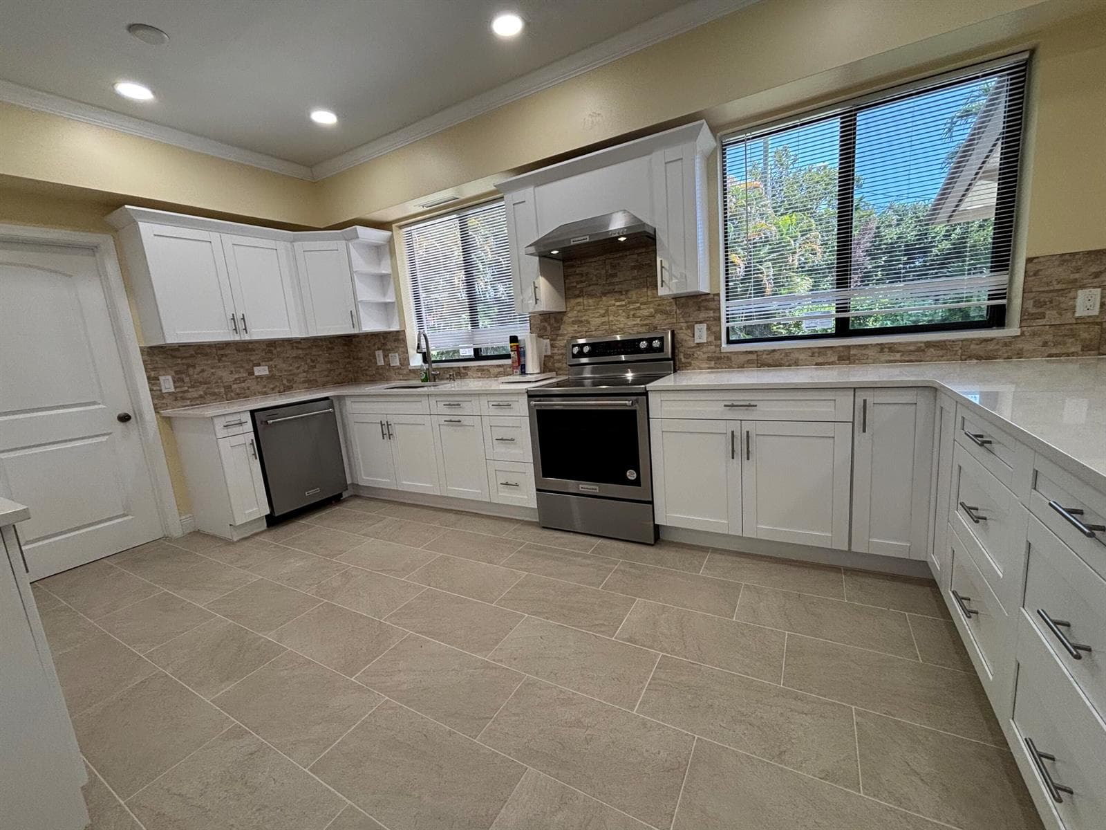 135 E Ilex Drive, Lake Park, FL 33403 photo 11