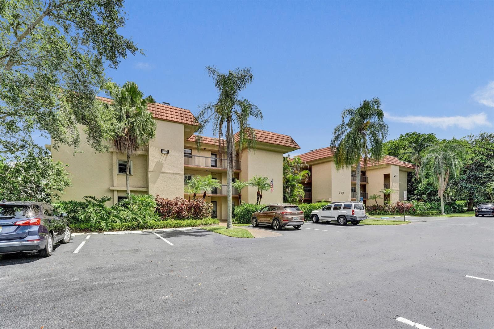 200 Jacaranda Country Club Drive # 1b, Plantation, FL 33324 photo 2
