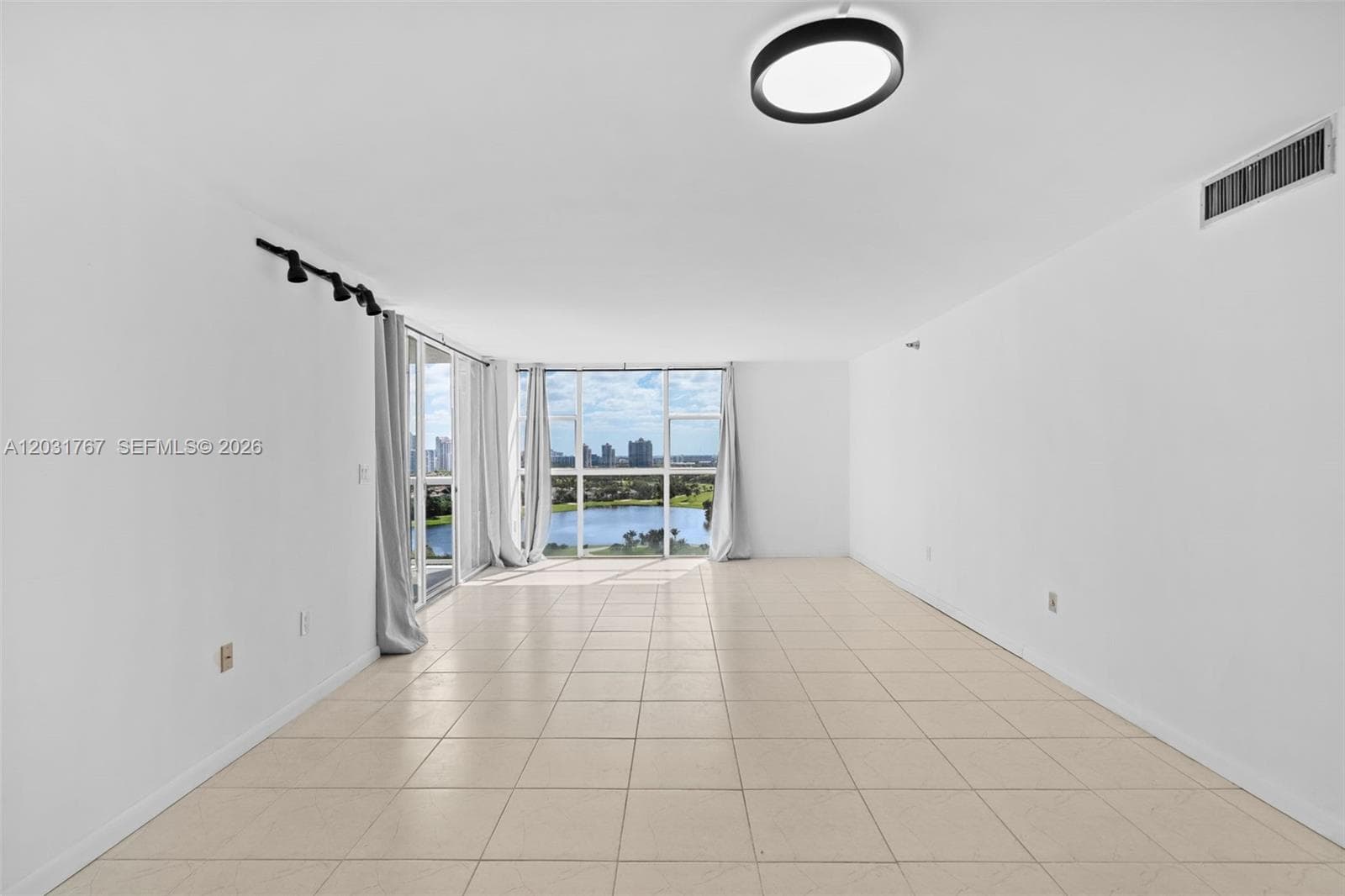 20505 E Country Club Dr # 1938, Aventura, FL 33180 photo 6