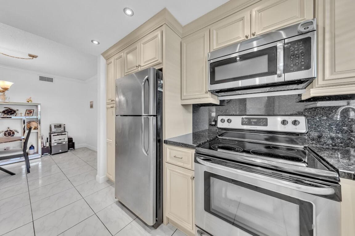 580 Egret Drive # 121, Hallandale Beach, FL 33009 photo 13