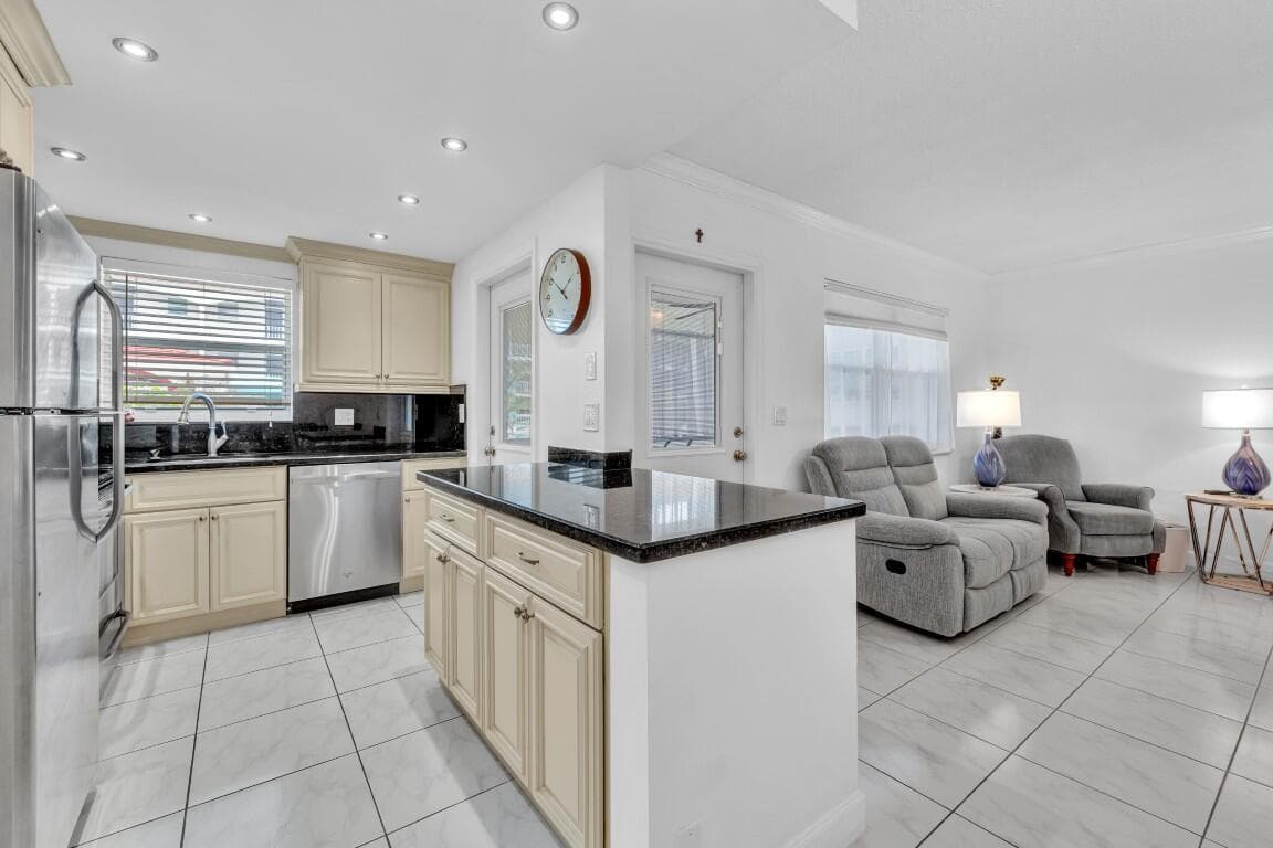 580 Egret Drive # 121, Hallandale Beach, FL 33009 photo 12
