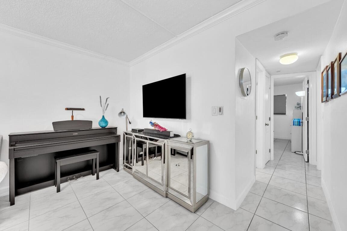 580 Egret Drive # 121, Hallandale Beach, FL 33009 photo 9