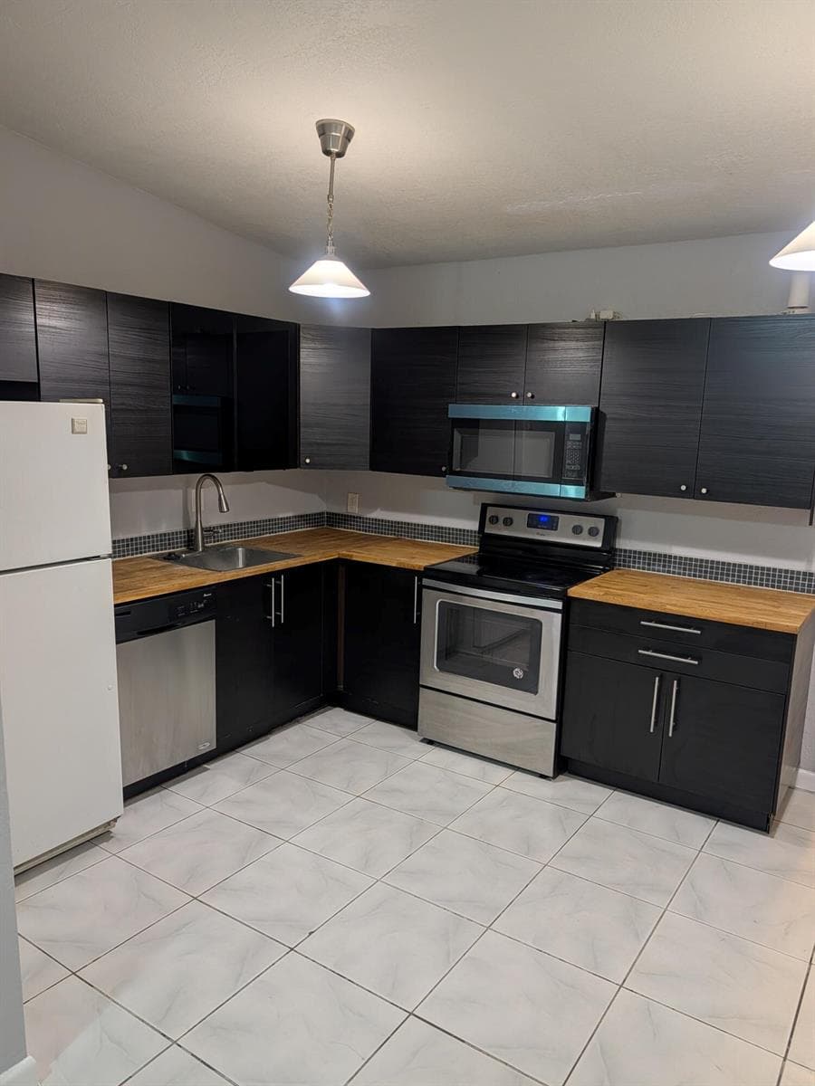 2990 NW 7th Court, Fort Lauderdale, FL 33311 photo 7