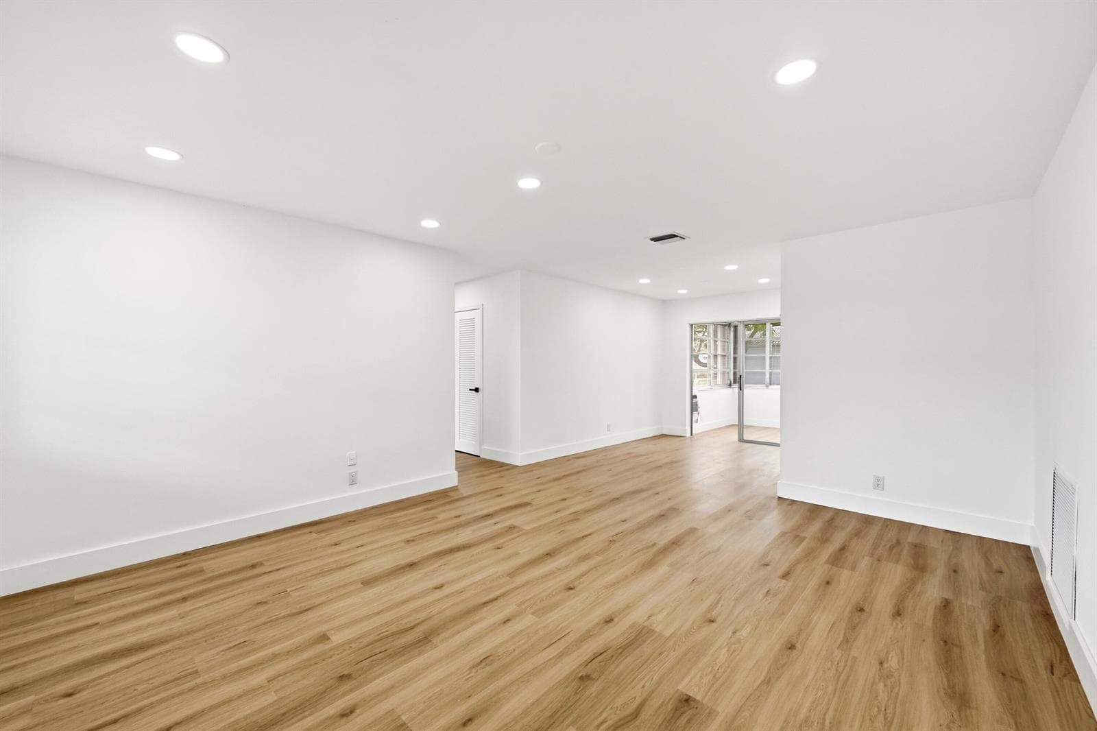 8410 NW 59th Place, Tamarac, FL 33321 photo 6
