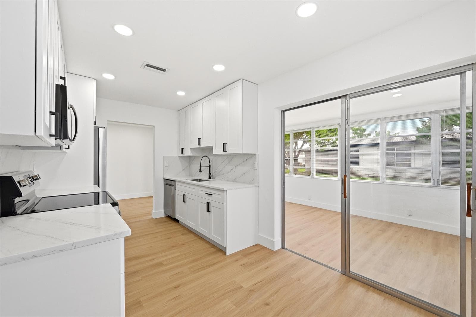 8410 NW 59th Place, Tamarac, FL 33321 photo 12