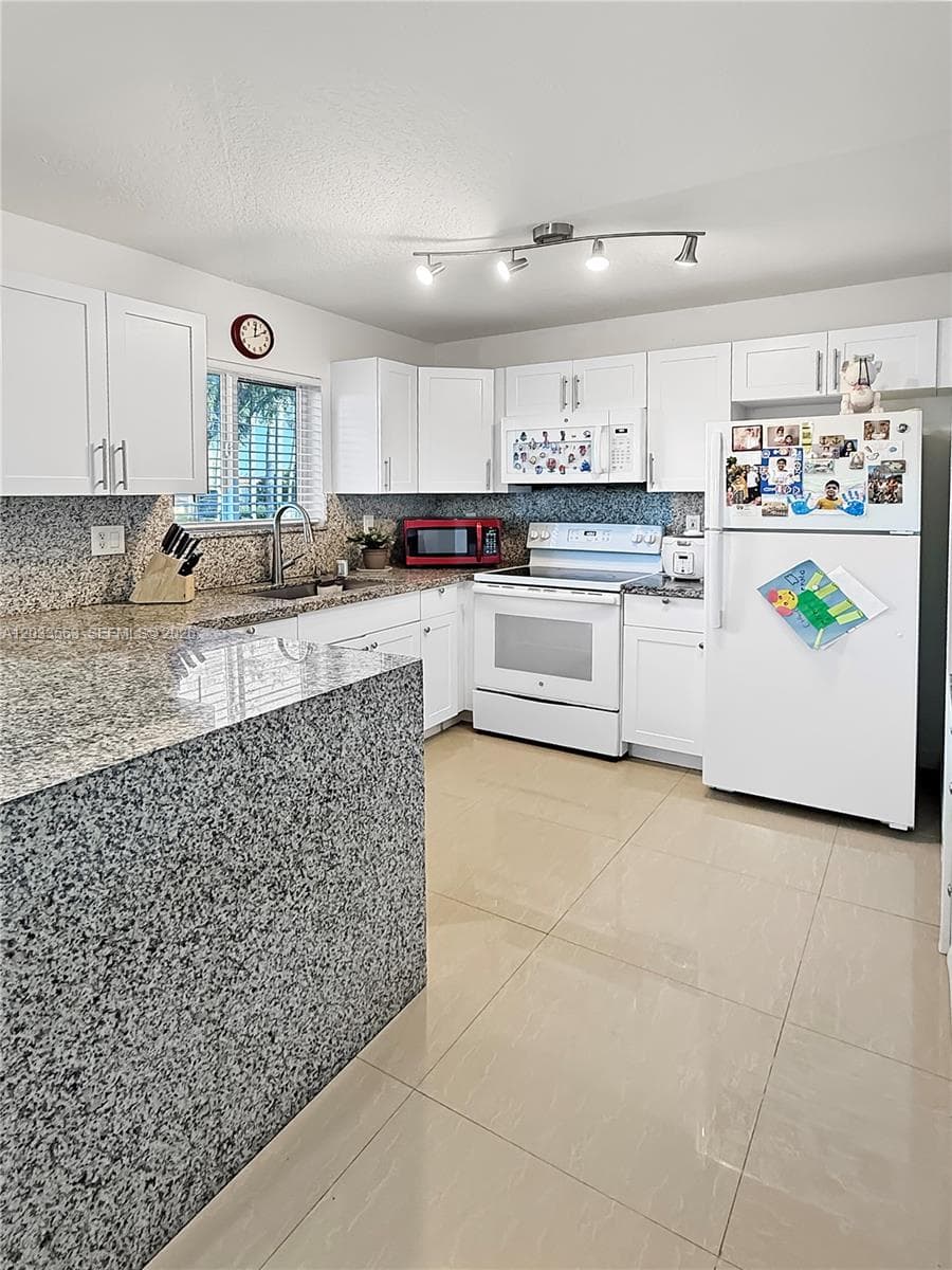 945 NE 34th Ave # 204, Homestead, FL 33033 photo 8