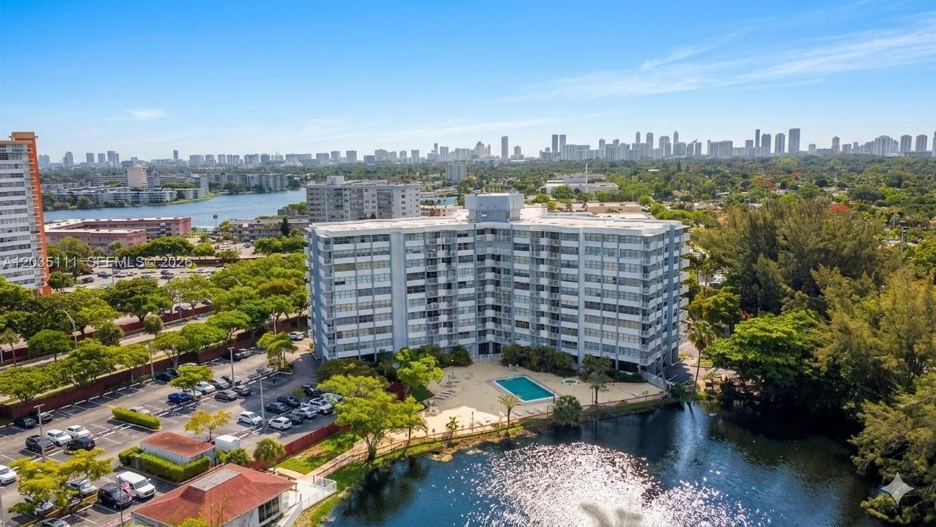 1300 NE Miami Gardens Dr # 308E, Miami, FL 33179 photo 2