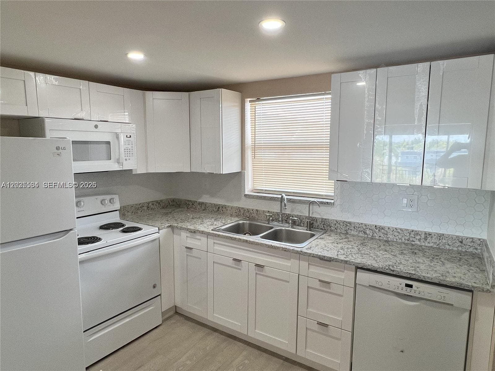 9351 Fontainebleau Blvd # B403, Miami, FL 33172 photo 9