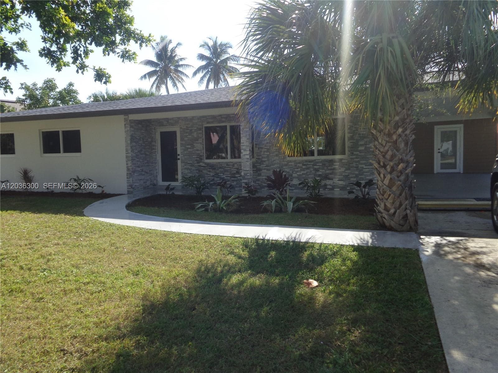 1565 N Thumb Point Dr, Fort Pierce, FL 34949 photo 2