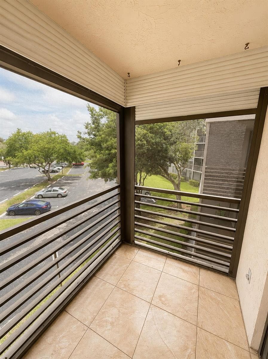 1000 Colony Point Circle # 315, Pembroke Pines, FL 33026 photo 11