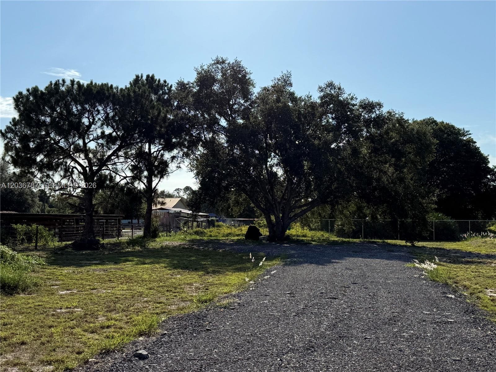 575 S JINETE ST, Clewiston, FL 33440 photo 4