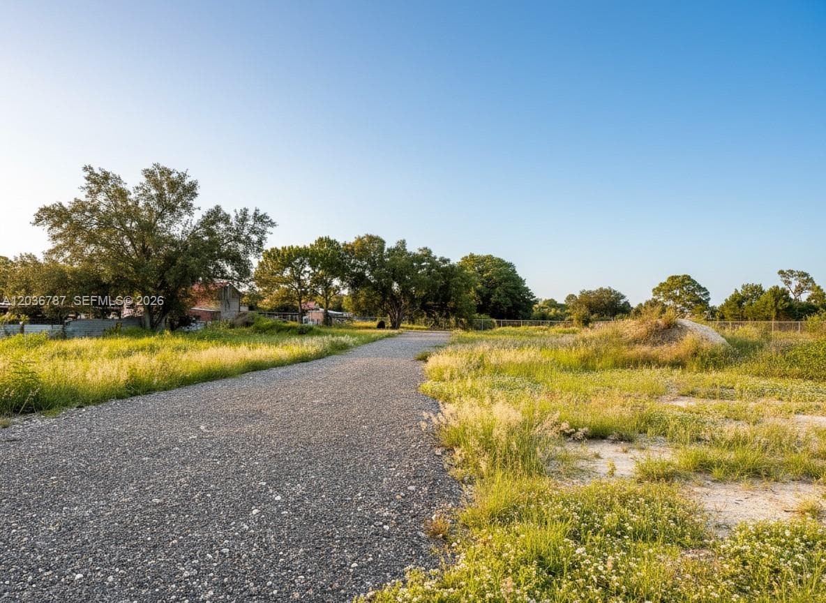 575 S JINETE ST, Clewiston, FL 33440 photo 8