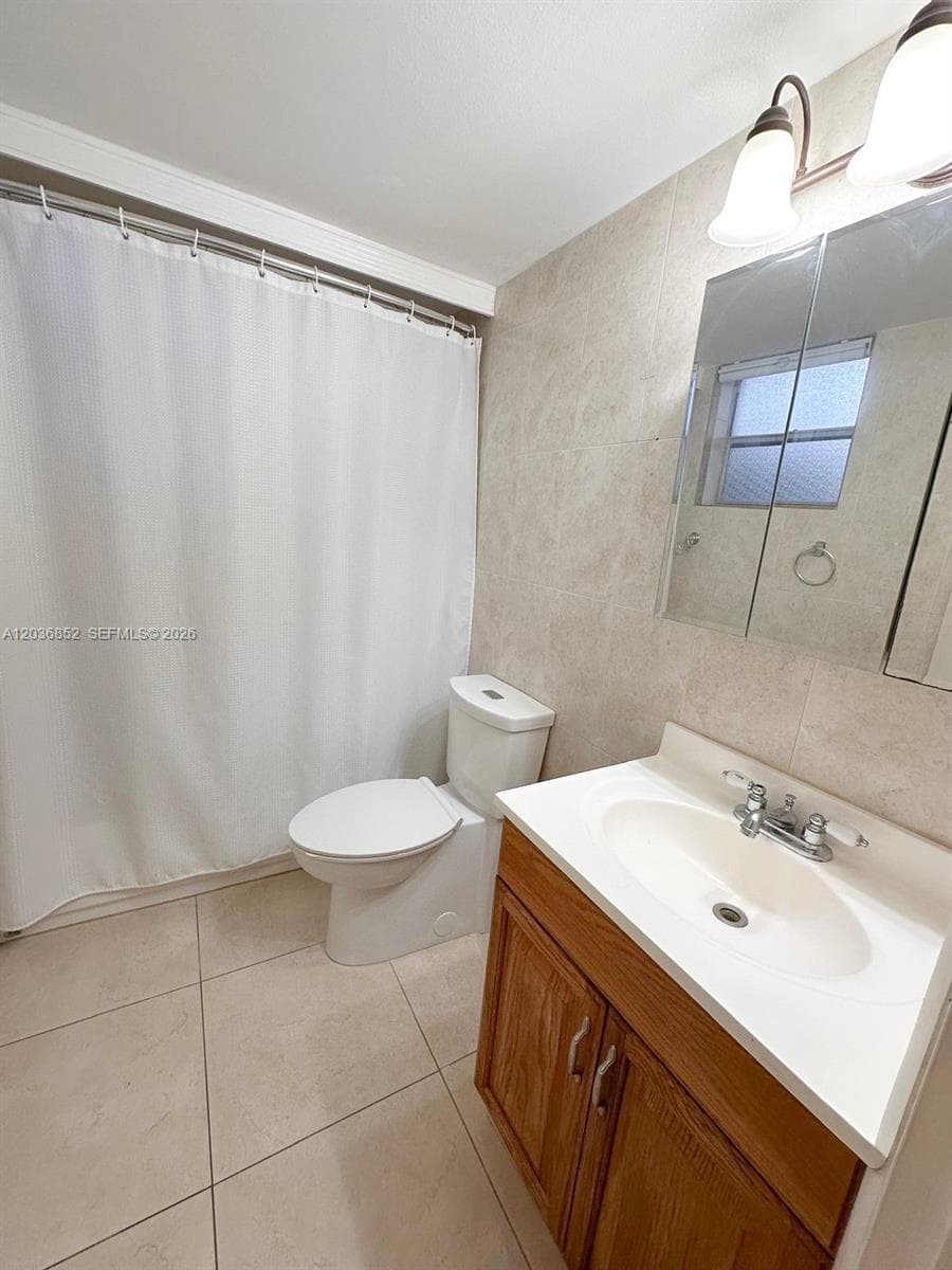 250 181st Dr # 108, Sunny Isles Beach, FL 33160 photo 10