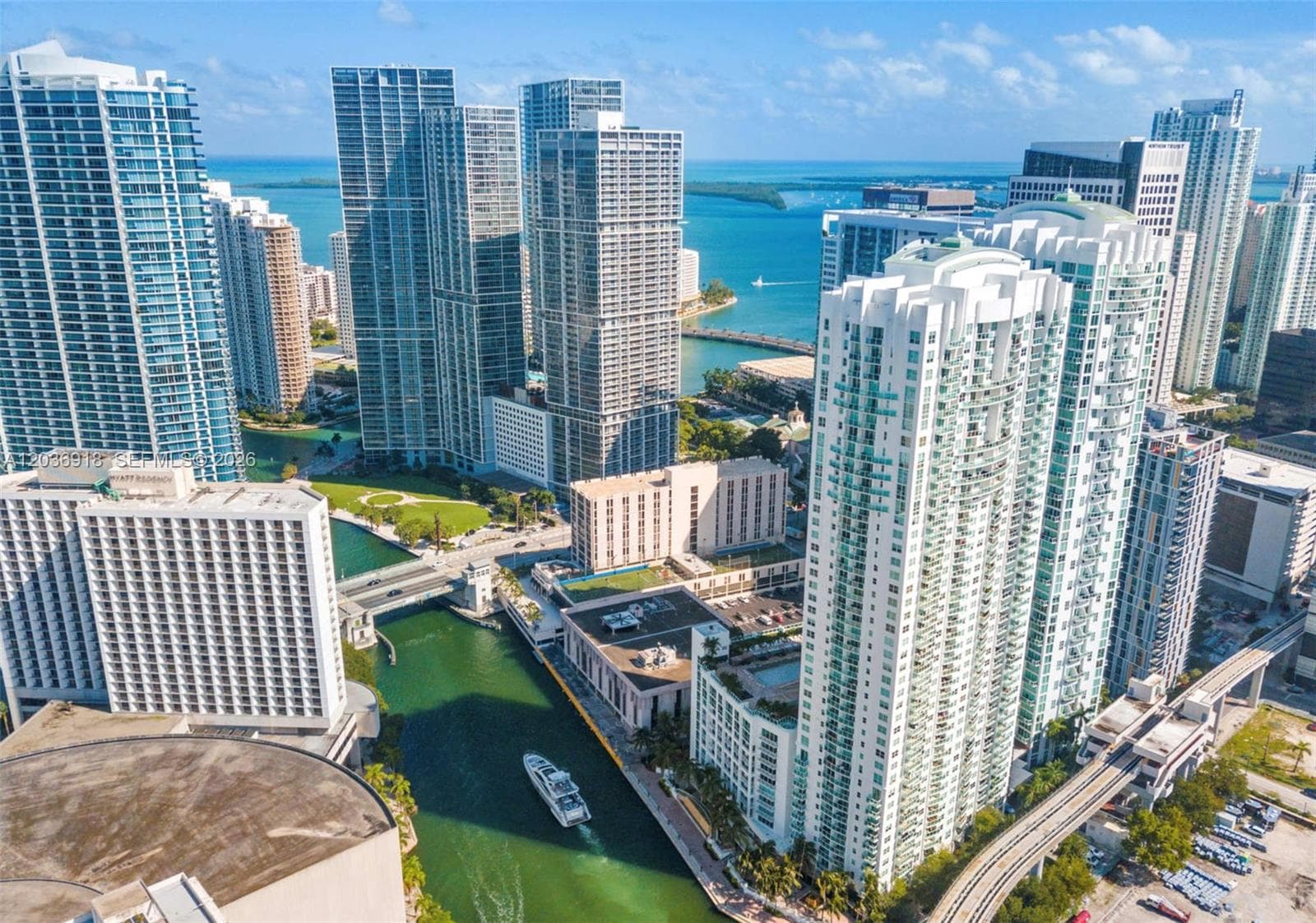 31 SE 5th St # 3812, Miami, FL 33131 photo 13