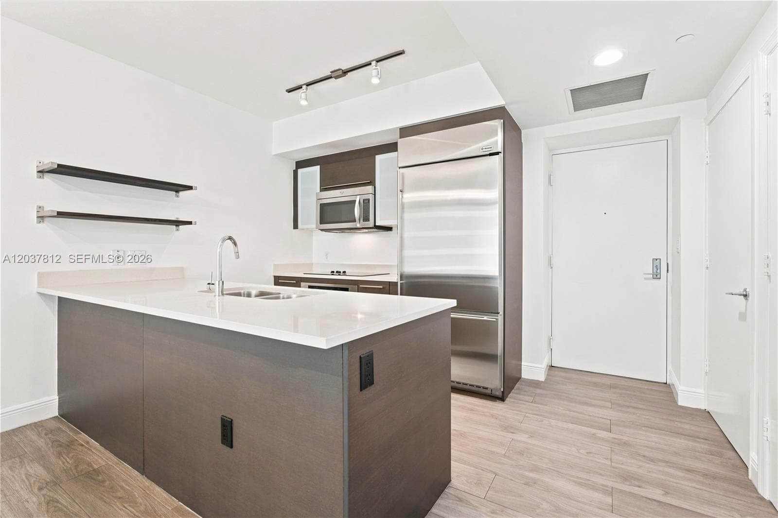 500 Brickell Av # 1906, Miami, FL 33131 photo 2