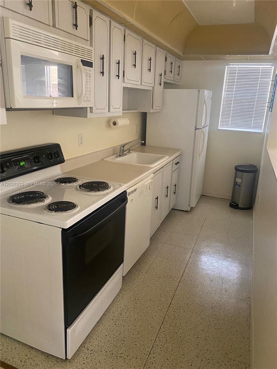 415 NE 2nd St # 222, Hallandale Beach, FL 33009 photo 4