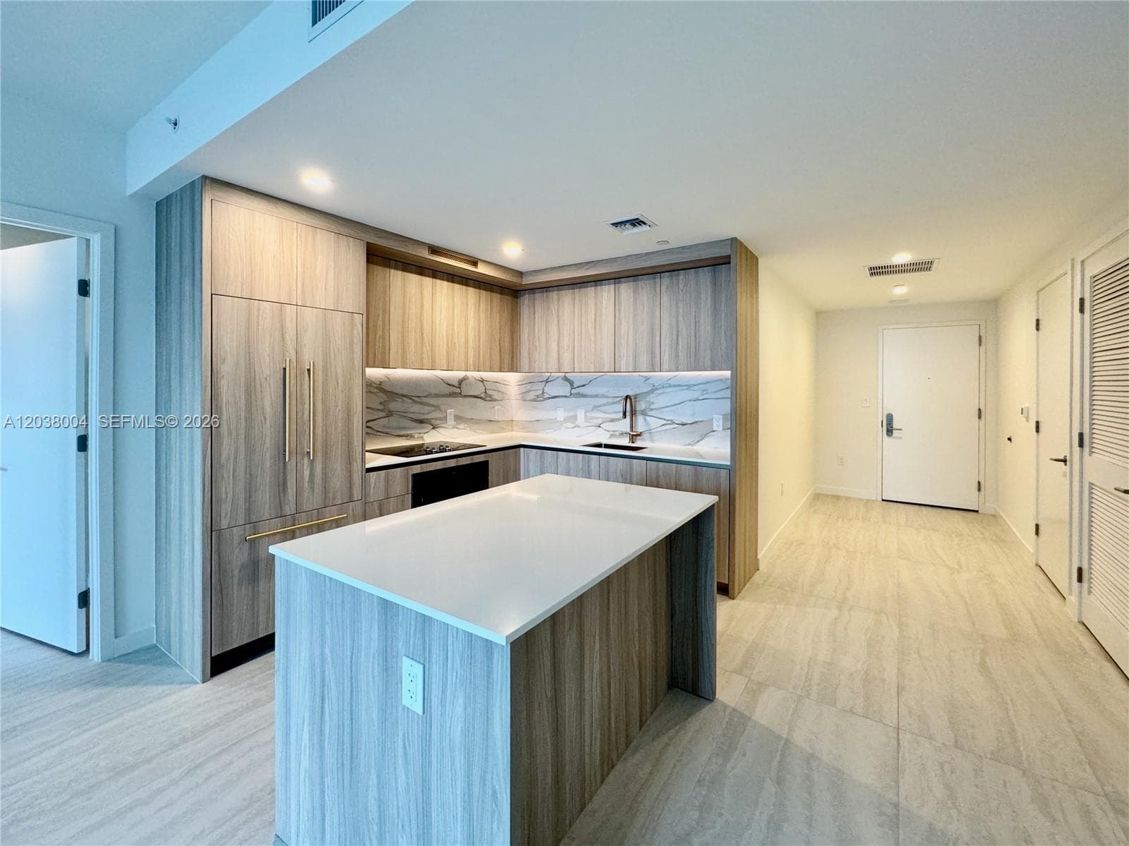 77 SE 5th St # 4002, Miami, FL 33131 photo 6