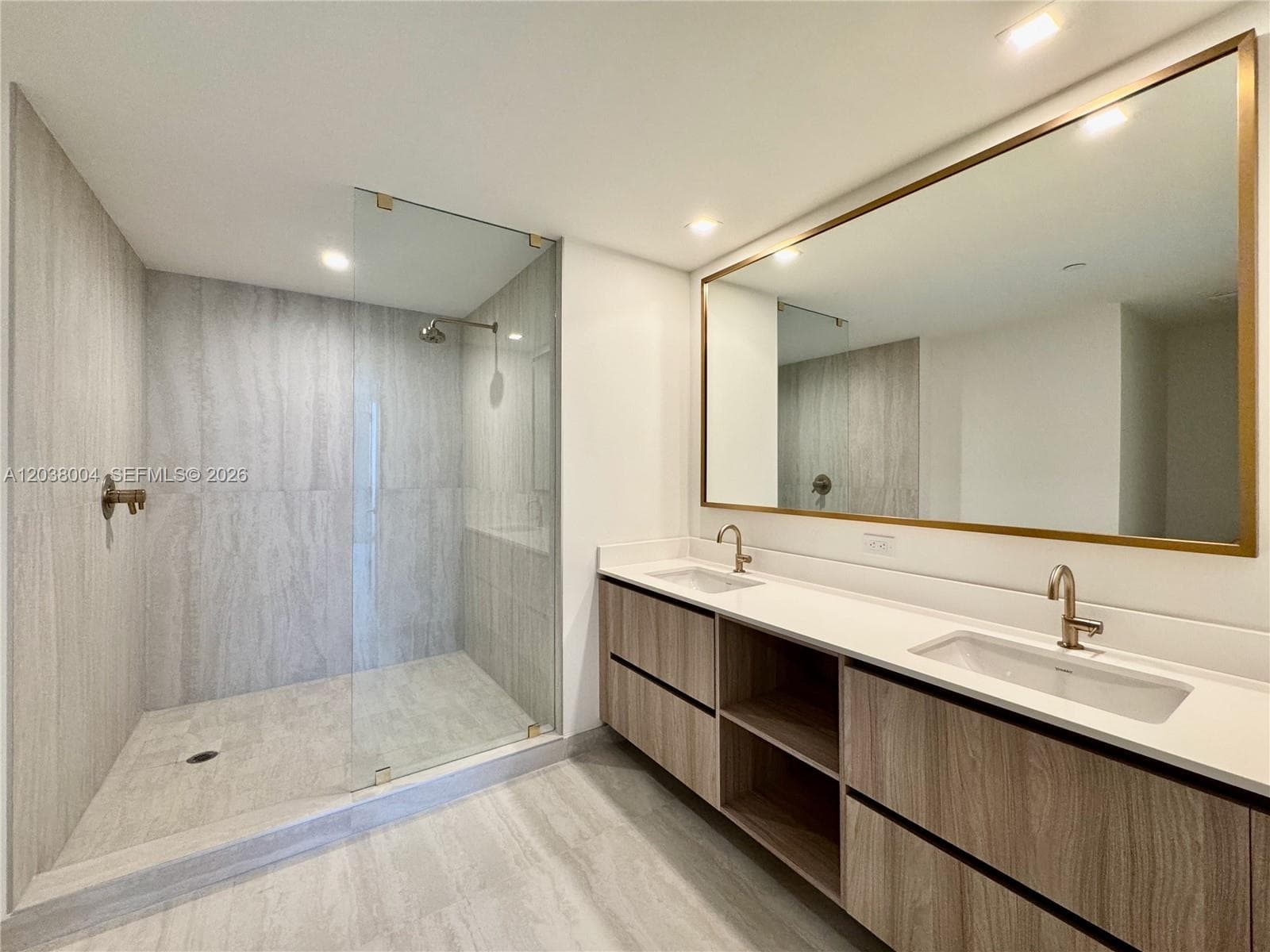 77 SE 5th St # 4002, Miami, FL 33131 photo 12