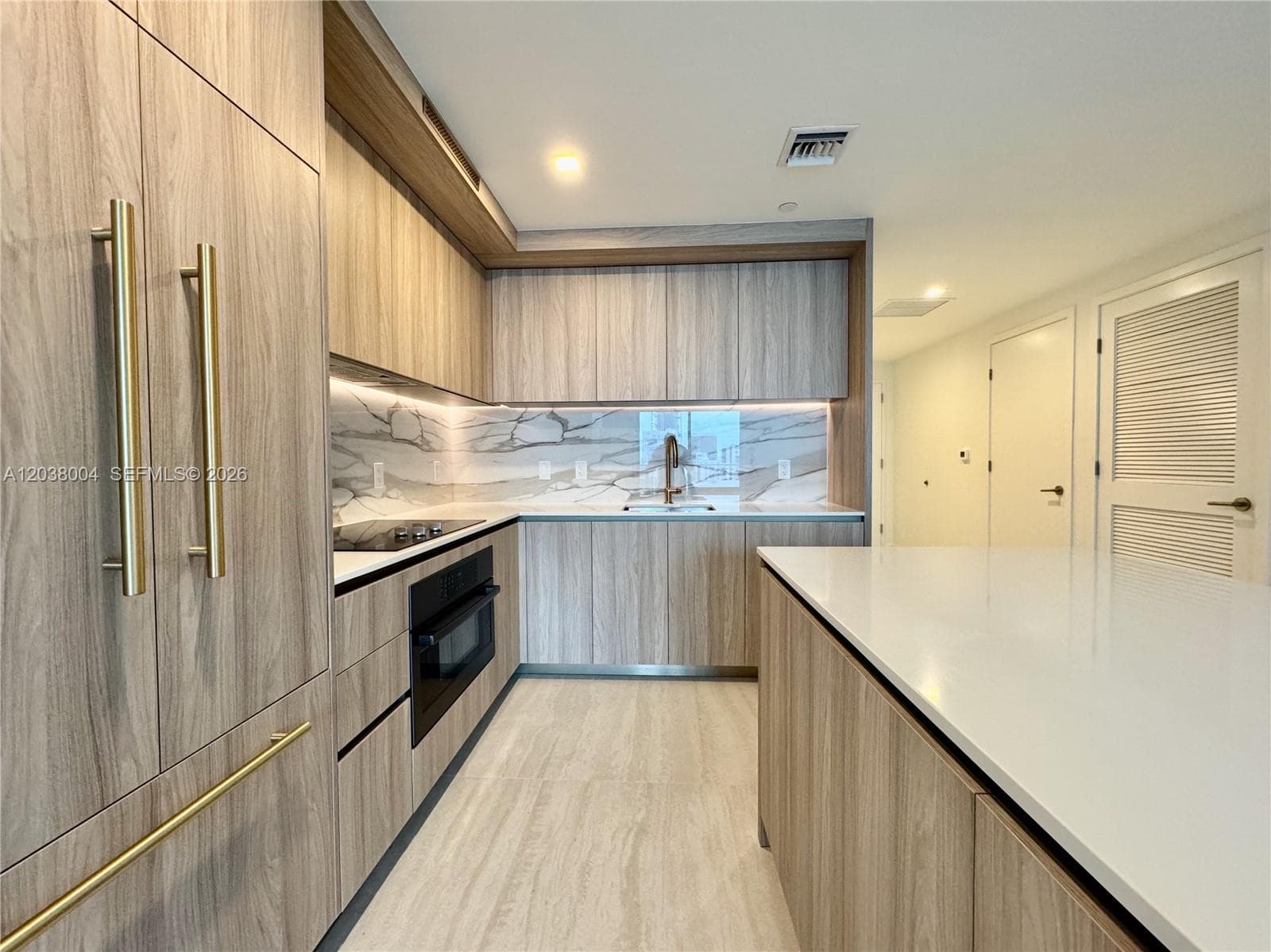77 SE 5th St # 4002, Miami, FL 33131 photo 7