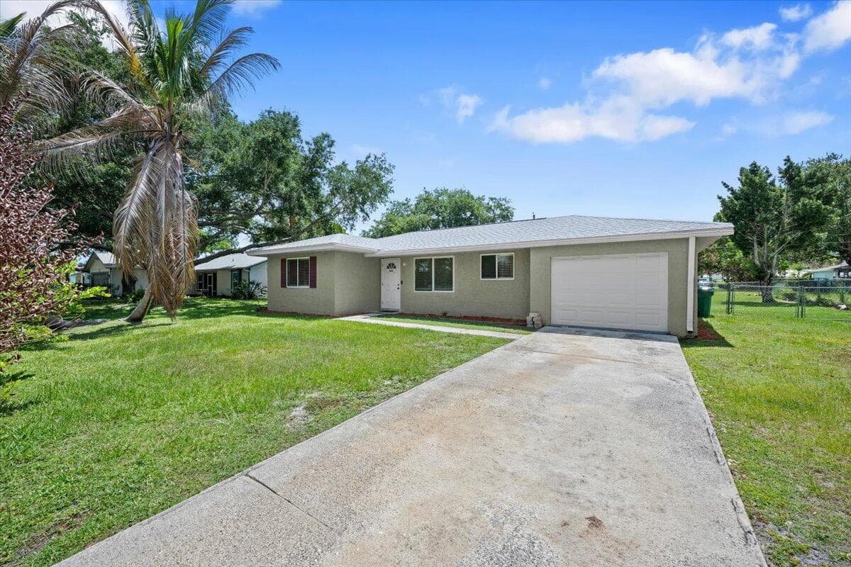 2261 SE Pear Lane, Port St. Lucie, FL 34952 photo 2