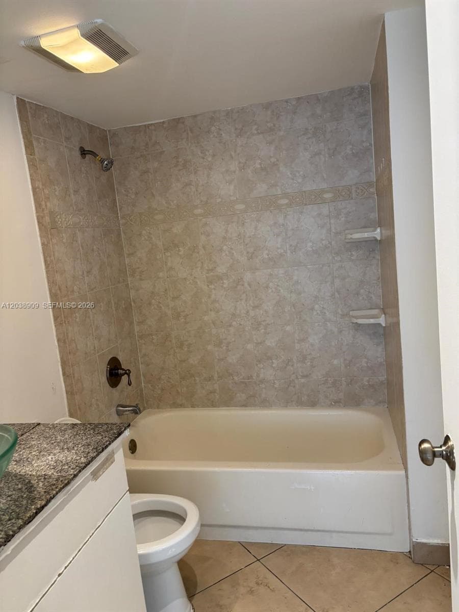 6276 NW 186th St # 204, Hialeah, FL 33015 photo 9