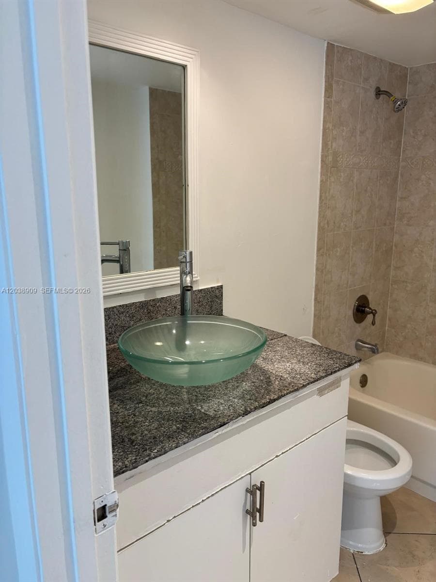 6276 NW 186th St # 204, Hialeah, FL 33015 photo 10