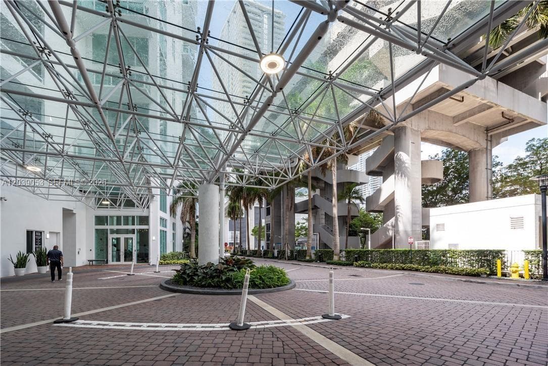 31 SE 5th St # 705, Miami, FL 33131 photo 3