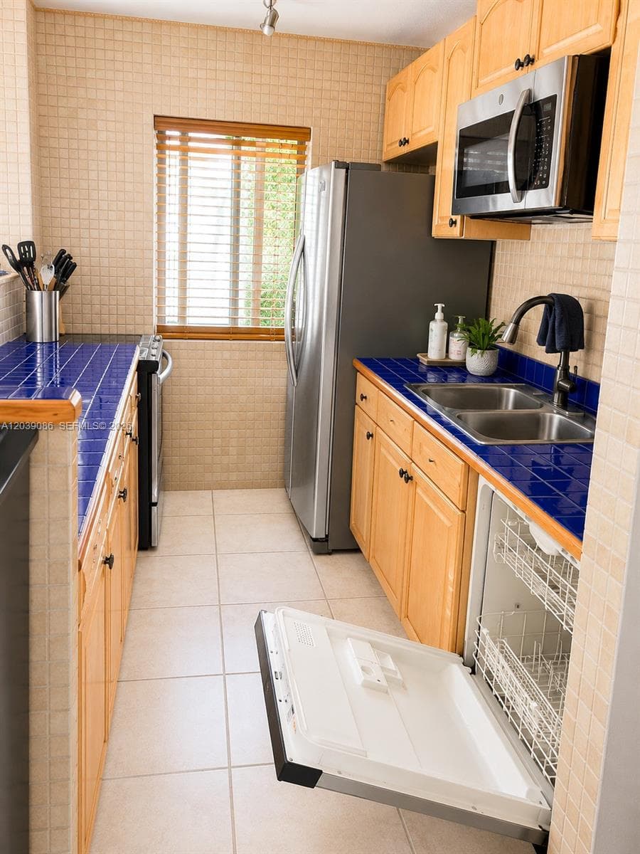 549 Meridian Ave # 12, Miami Beach, FL 33139 photo 6