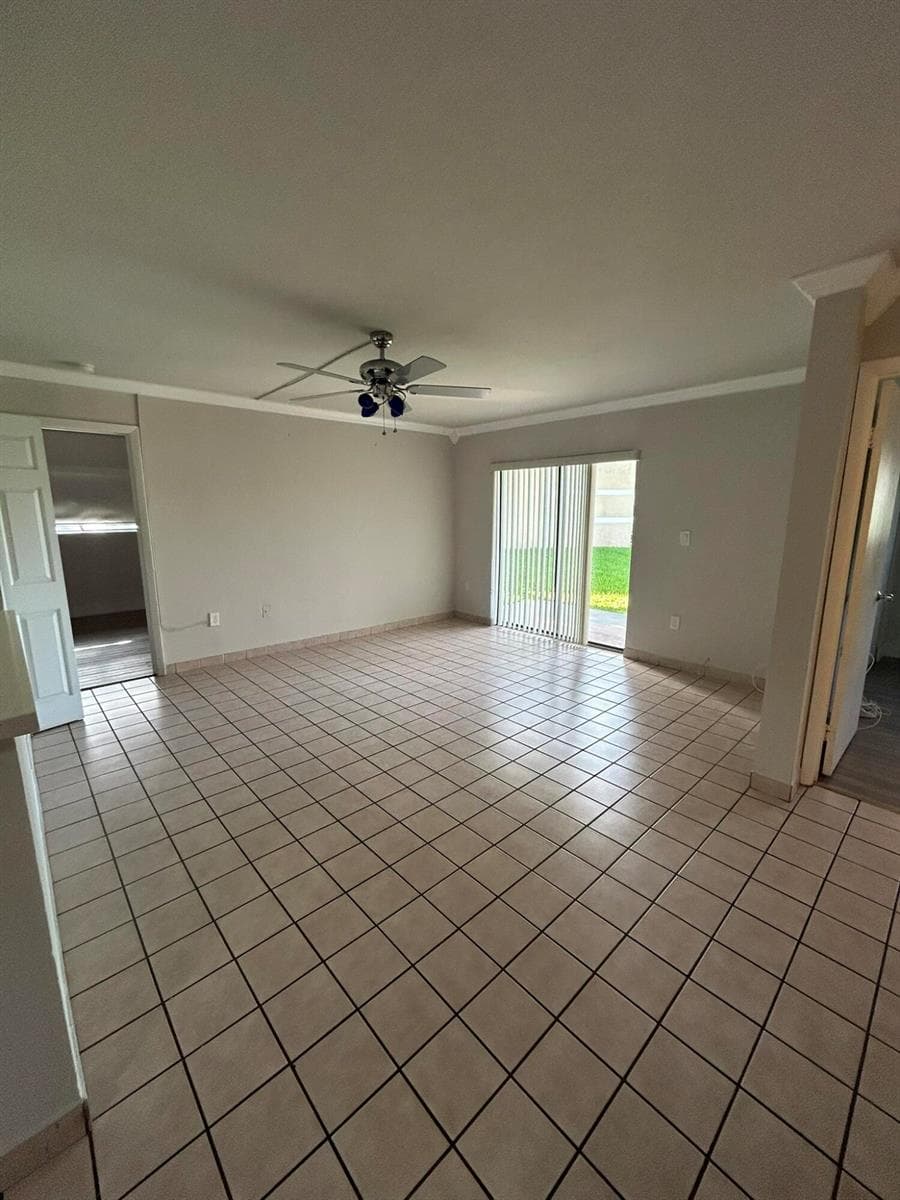 450 W Palm Cir Circle W # 103, Pembroke Pines, FL 33025 photo 3