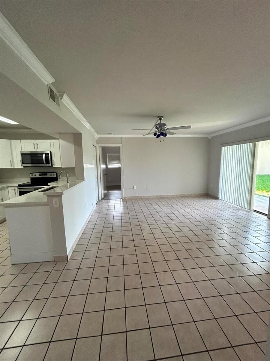450 W Palm Cir Circle W # 103, Pembroke Pines, FL 33025 photo 9