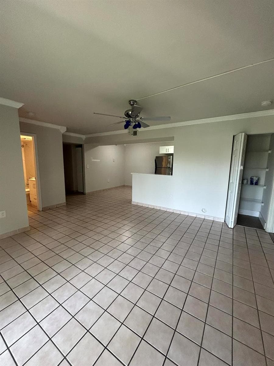450 W Palm Cir Circle W # 103, Pembroke Pines, FL 33025 photo 4