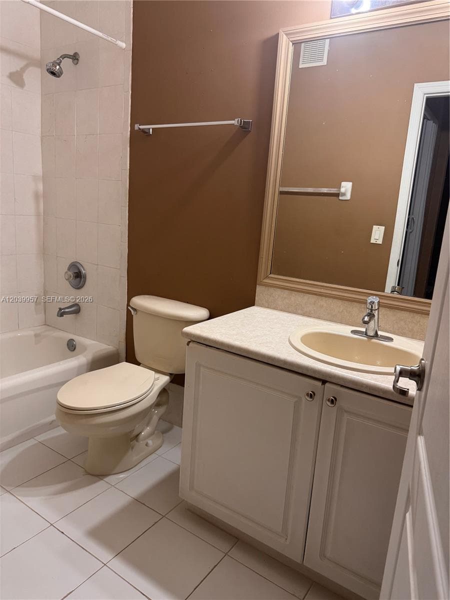 7070 NW 177th St # 203-10, Hialeah, FL 33015 photo 8