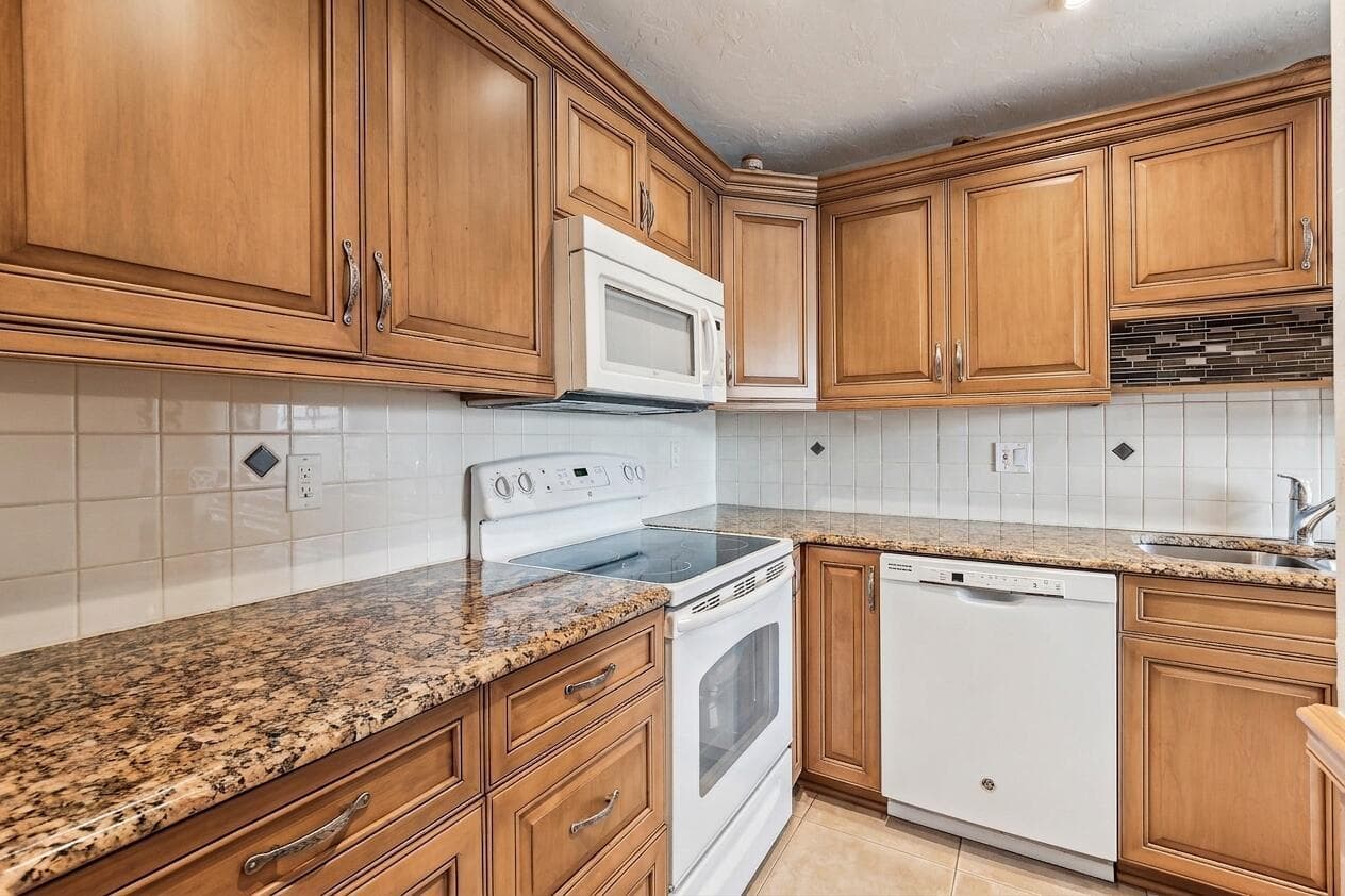 1051 Orange Terrace # 103, Delray Beach, FL 33445 photo 10