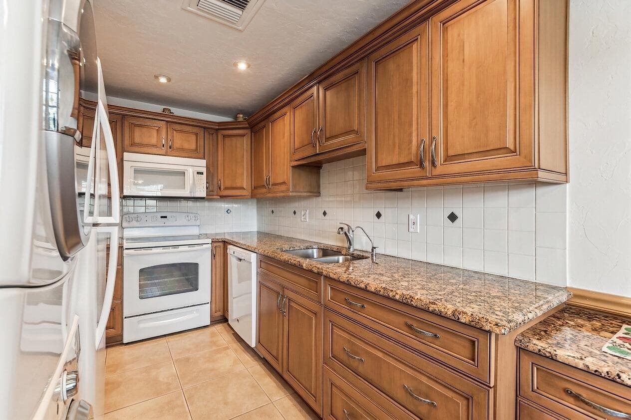 1051 Orange Terrace # 103, Delray Beach, FL 33445 photo 8