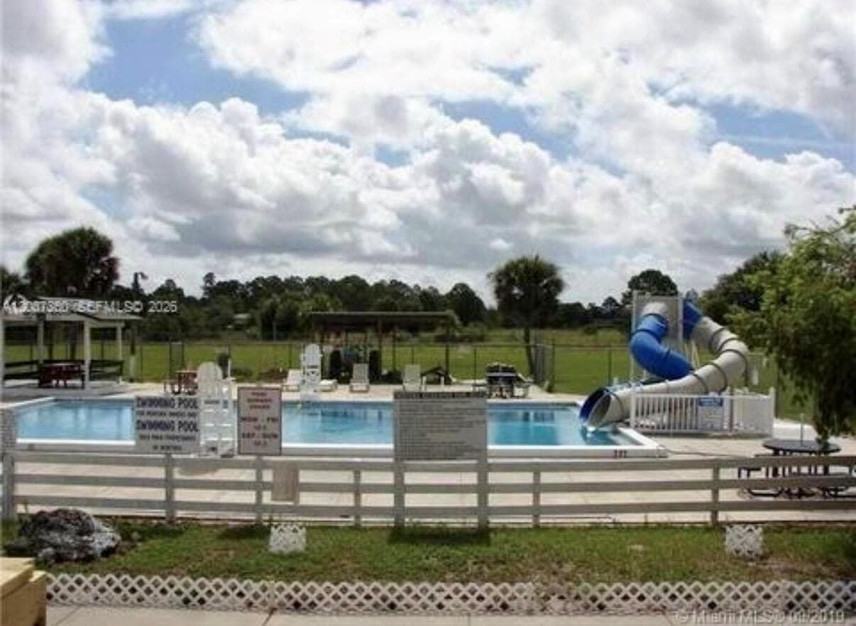 324 Pine Cone Avenue, Clewiston, FL 33440 photo 4