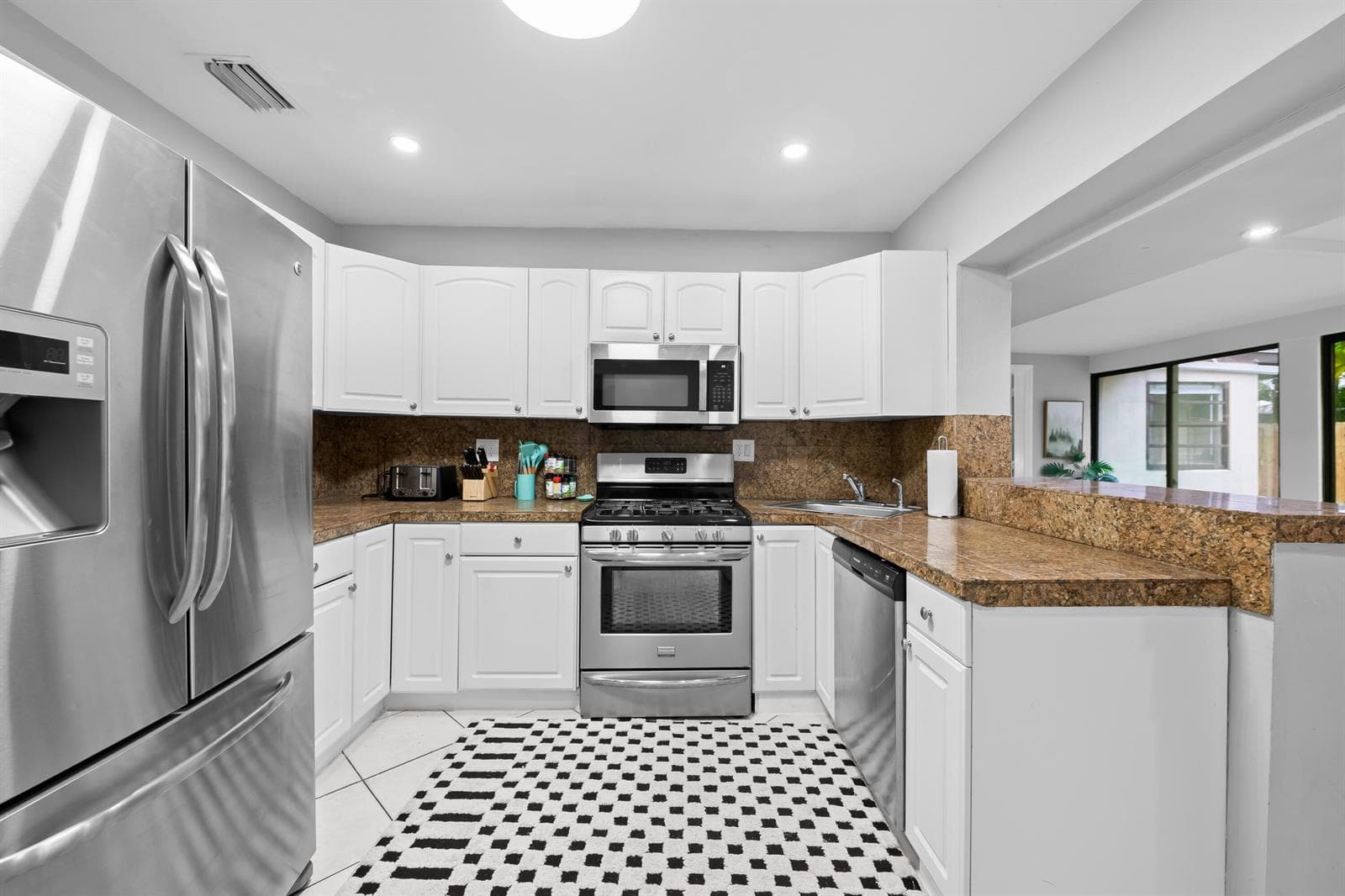 3024 NE 2nd Terrace, Wilton Manors, FL 33334 photo 9